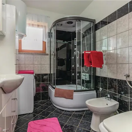 Casa vacanze Gorgeous In Labin With Kitchen