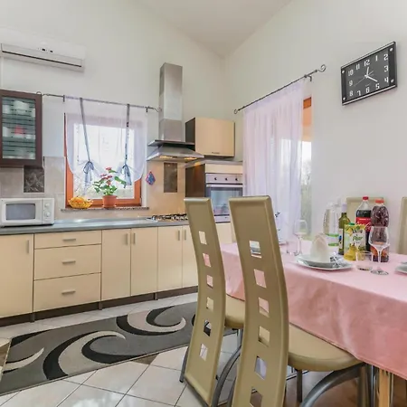 Gorgeous In Labin With Kitchen Raša