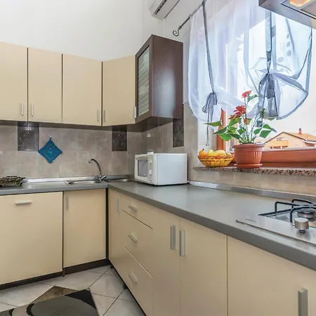 Gorgeous In Labin With Kitchen